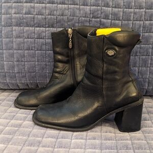 Harley Davidson Y2K Black Leather Heeled Side Zip Moto Riding Ankle Boots Sz 7.5